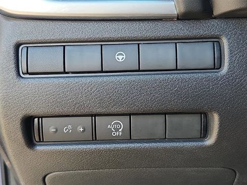 Used 2023 Nissan Rogue SV image 15