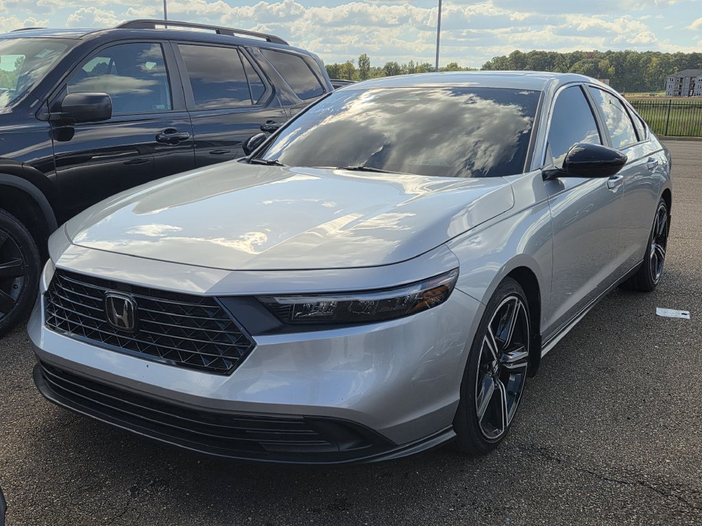 Used 2025 Honda Accord Sport image 4
