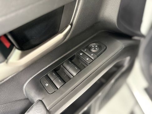 Used 2025 Toyota Tacoma TRD Off-Road image 18