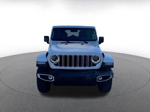 Used 2025 Jeep Wrangler Sahara image 4