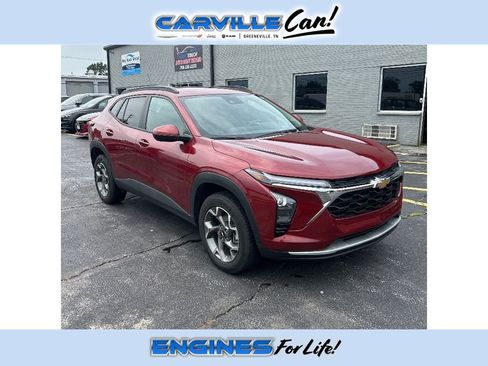 Used 2025 Chevrolet Trax LT FWD image 1