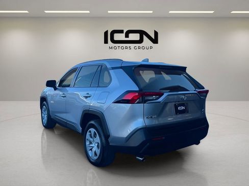 Used 2019 Toyota RAV4 LE image 3