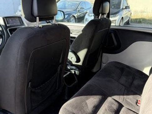 Used 2017 Dodge Grand Caravan SE image 22