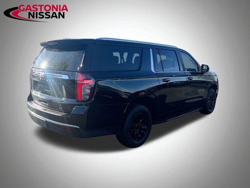 Used 2024 Chevrolet Suburban LT AWD/4WD image 9