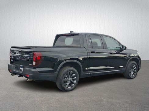 Used 2025 Honda Ridgeline Sport image 6