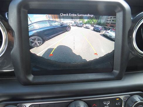 Used 2020 Jeep Wrangler Unlimited Sahara AWD/4WD image 16