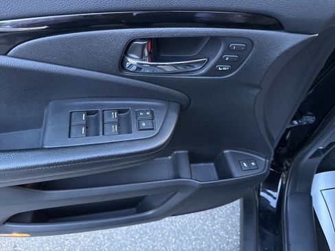 Used 2016 Honda Pilot Touring image 19