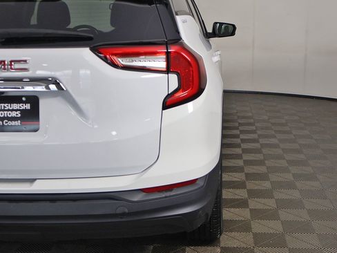 Used 2022 GMC Terrain SLE w/ Driver Convenience Package image 16