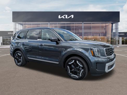Certified 2024 Kia Telluride S image 2