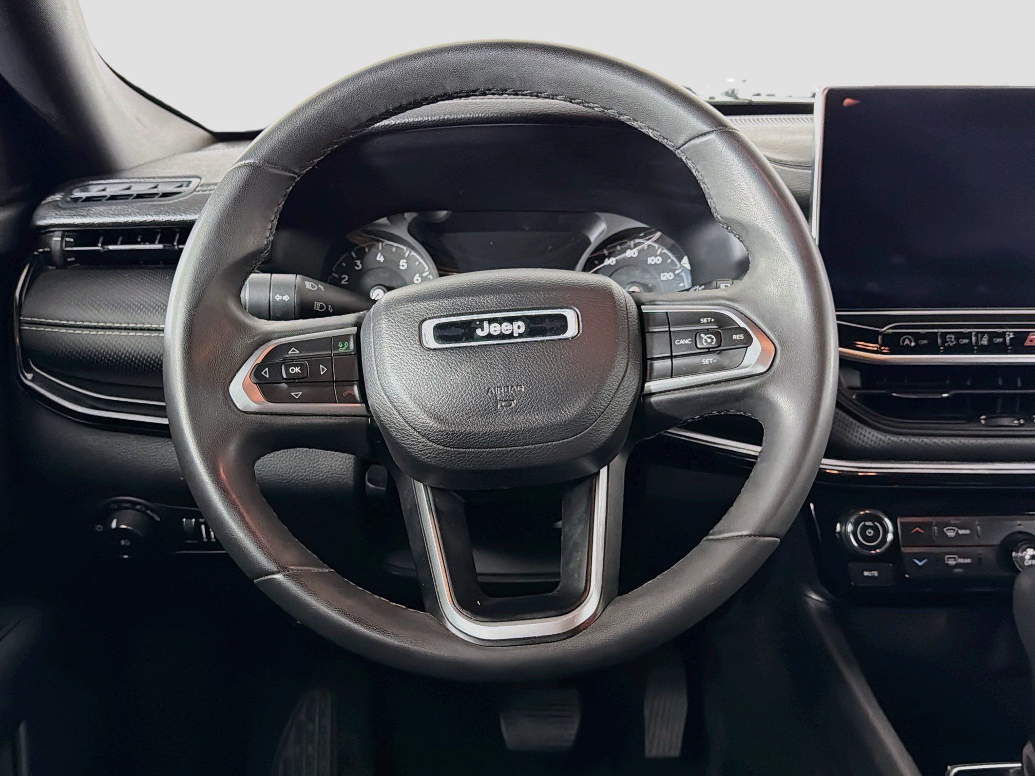 Used 2023 Jeep Compass Latitude AWD/4WD image 18