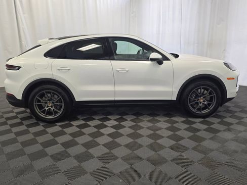 Certified 2025 Porsche Cayenne Coupe image 8