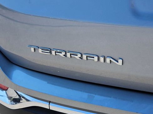 Used 2024 GMC Terrain SLT image 13