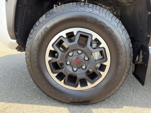 Used 2025 Toyota Tacoma TRD Off-Road AWD/4WD image 20