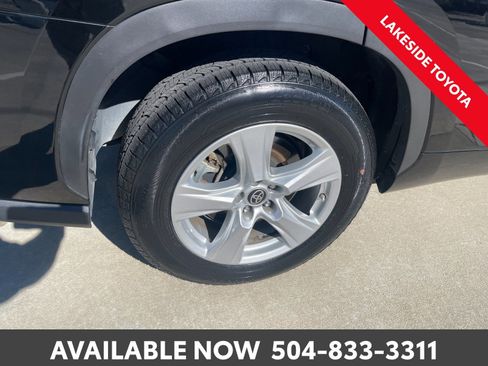 Used 2023 Toyota Highlander L image 12