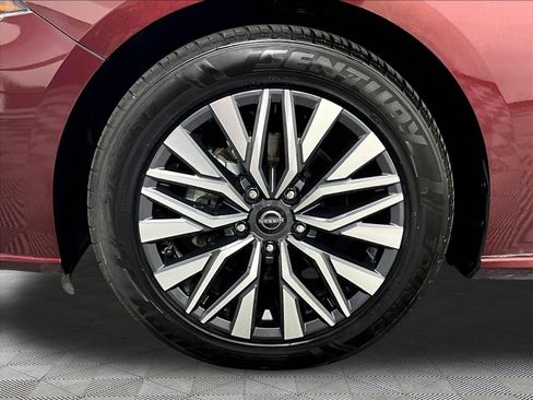 Certified 2024 Nissan Altima 2.5 SV FWD image 33