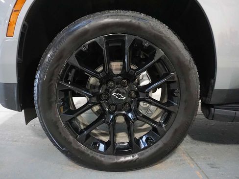 Certified 2025 Chevrolet Suburban LS image 5