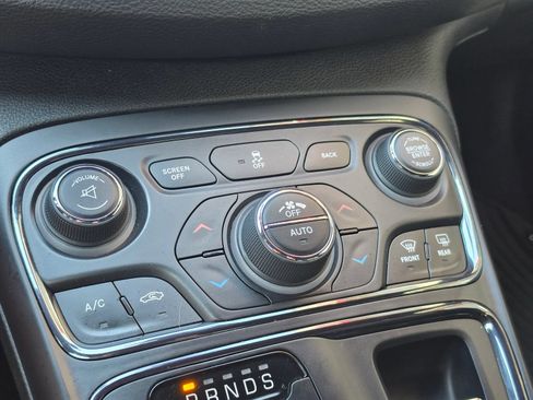 Used 2015 Chrysler 200 S w/ Comfort Group AWD/4WD image 19