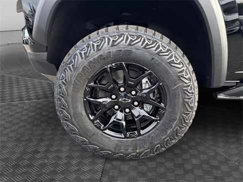 New 2025 Chevrolet Colorado ZR2 w/ Midnight Edition image 14