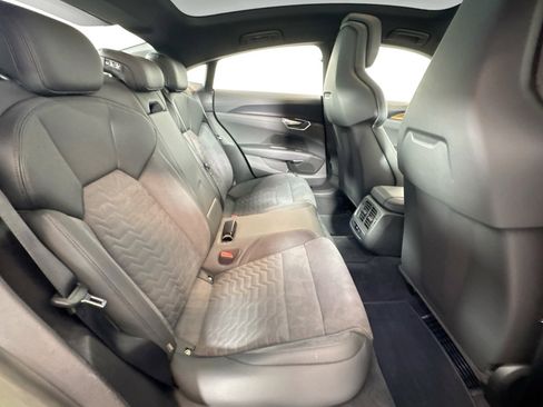 Used 2023 Audi e-tron GT Premium Plus image 25