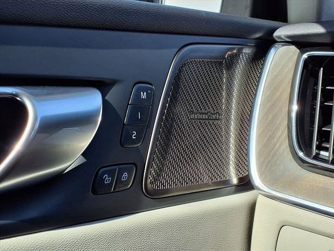 Certified 2023 Volvo XC60 B5 Plus image 31