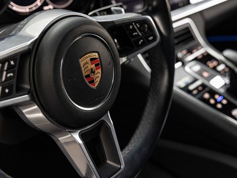 Certified 2020 Porsche Panamera image 19