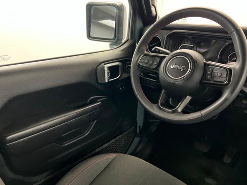 Used 2024 Jeep Gladiator Rubicon w/ Convenience Group AWD/4WD image 11