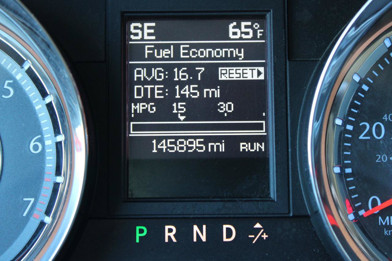 Used 2015 Chrysler Town & Country Touring-L w/ Driver Convenience Group FWD image 23