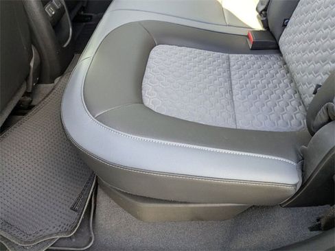 Used 2022 Chevrolet Colorado Z71 image 32