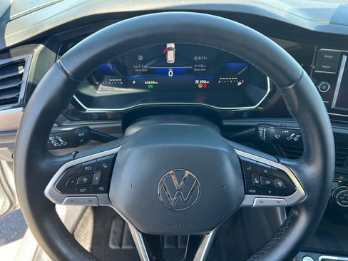 Used 2023 Volkswagen Jetta SE w/ Panoramic Sunroof Package FWD image 9