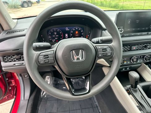 Used 2025 Honda Accord LX image 14