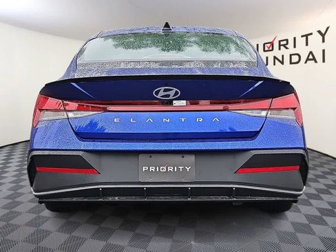 Used 2025 Hyundai Elantra Sport FWD image 5