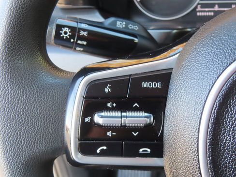 Used 2021 Kia Sorento LX image 16