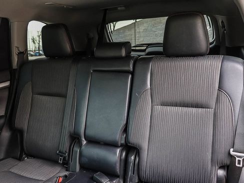 Used 2019 Toyota Highlander Plus image 18