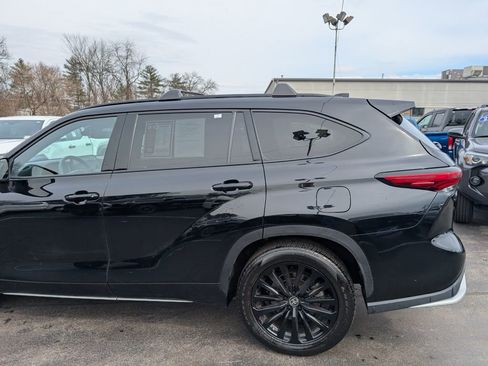 Used 2023 Toyota Highlander XSE image 4