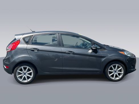Used 2015 Ford Fiesta SE image 2