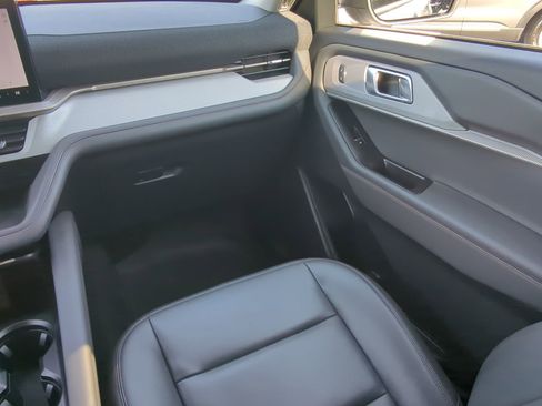 Certified 2025 Ford Explorer Active w/ Active Comfort Package image 15