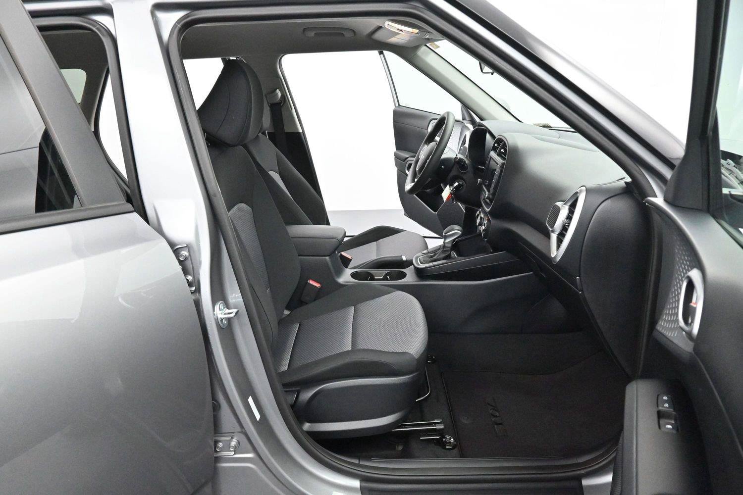Used 2025 Kia Soul LX FWD image 26