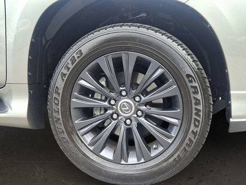 Used 2022 Lexus GX 460 Luxury w/ Sport Design Package AWD/4WD image 9