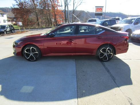 Used 2023 Nissan Altima 2.5 SR image 6