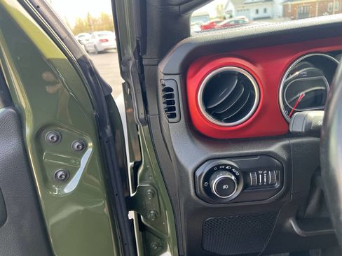 Used 2021 Jeep Wrangler Unlimited Rubicon image 16