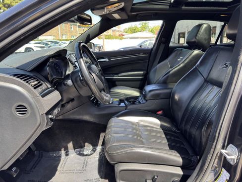 Used 2018 Chrysler 300 S w/ 300S Premium Group RWD image 18