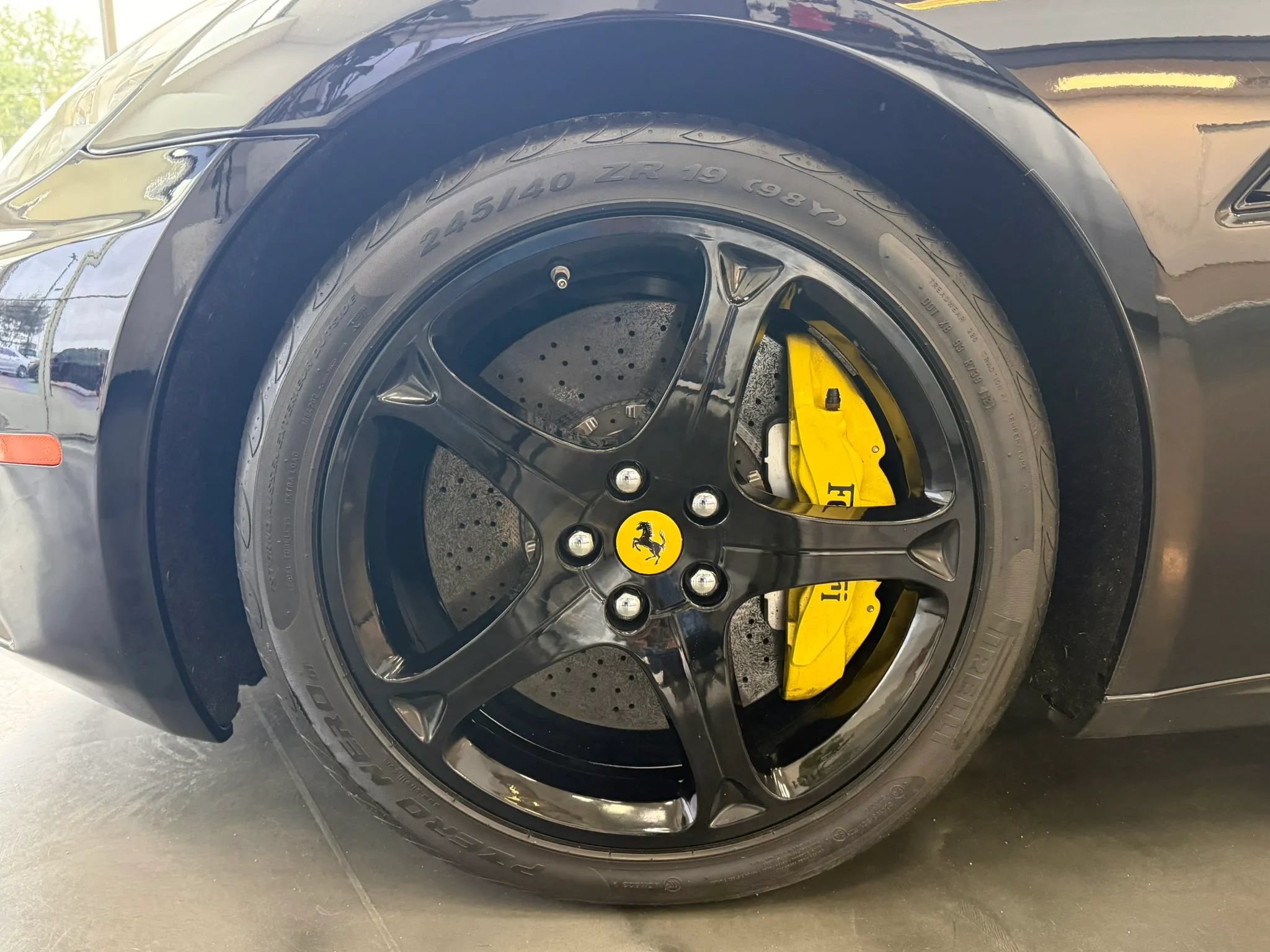 Used 2010 Ferrari California RWD image 41