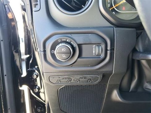 New 2025 Jeep Gladiator Mojave image 16