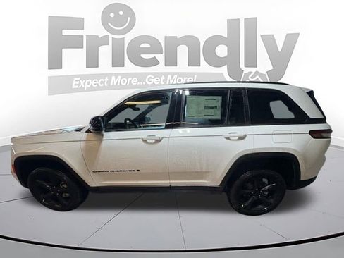 New 2025 Jeep Grand Cherokee Limited w/ Black Appearance Package AWD/4WD image 8
