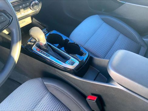 Used 2025 Chevrolet Trax LT image 17