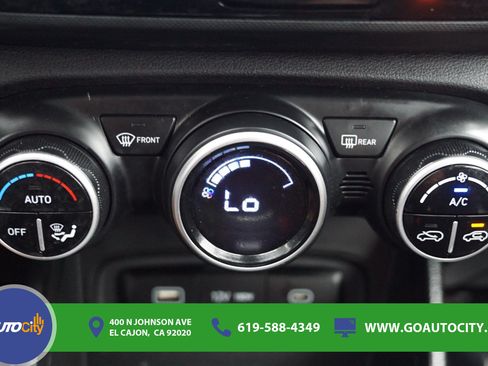 Used 2023 Hyundai Venue SEL w/ Cargo Package FWD image 23