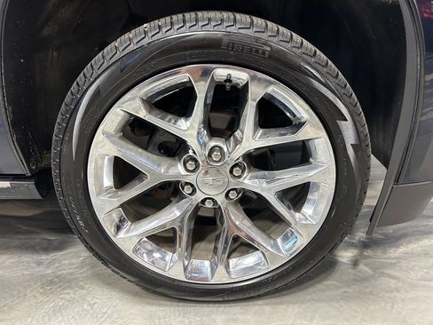 Used 2017 Cadillac Escalade Premium Luxury AWD/4WD image 25