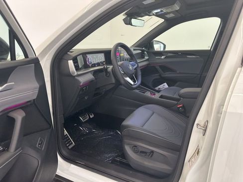 New 2026 Volkswagen Tiguan SE R-Line AWD/4WD image 8