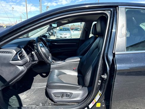 Used 2018 Toyota Camry SE image 9