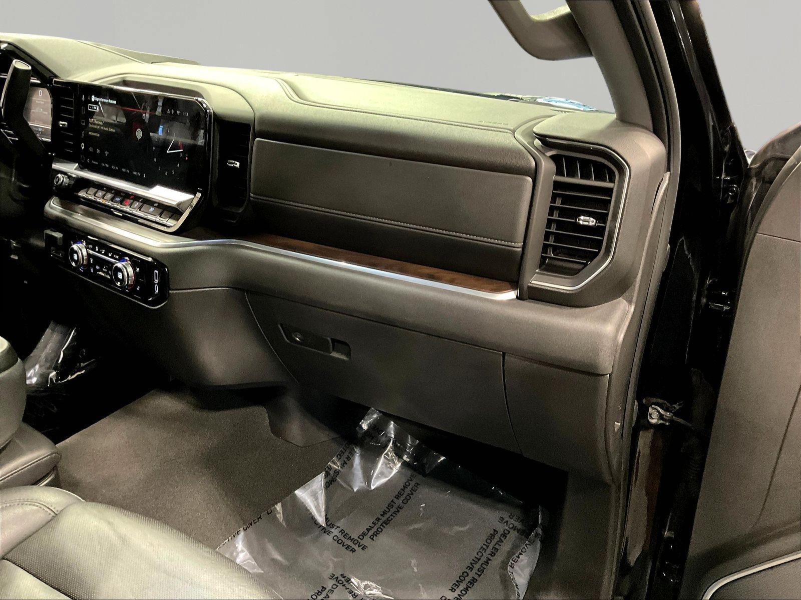 Used 2025 GMC Sierra 1500 SLT AWD/4WD image 27
